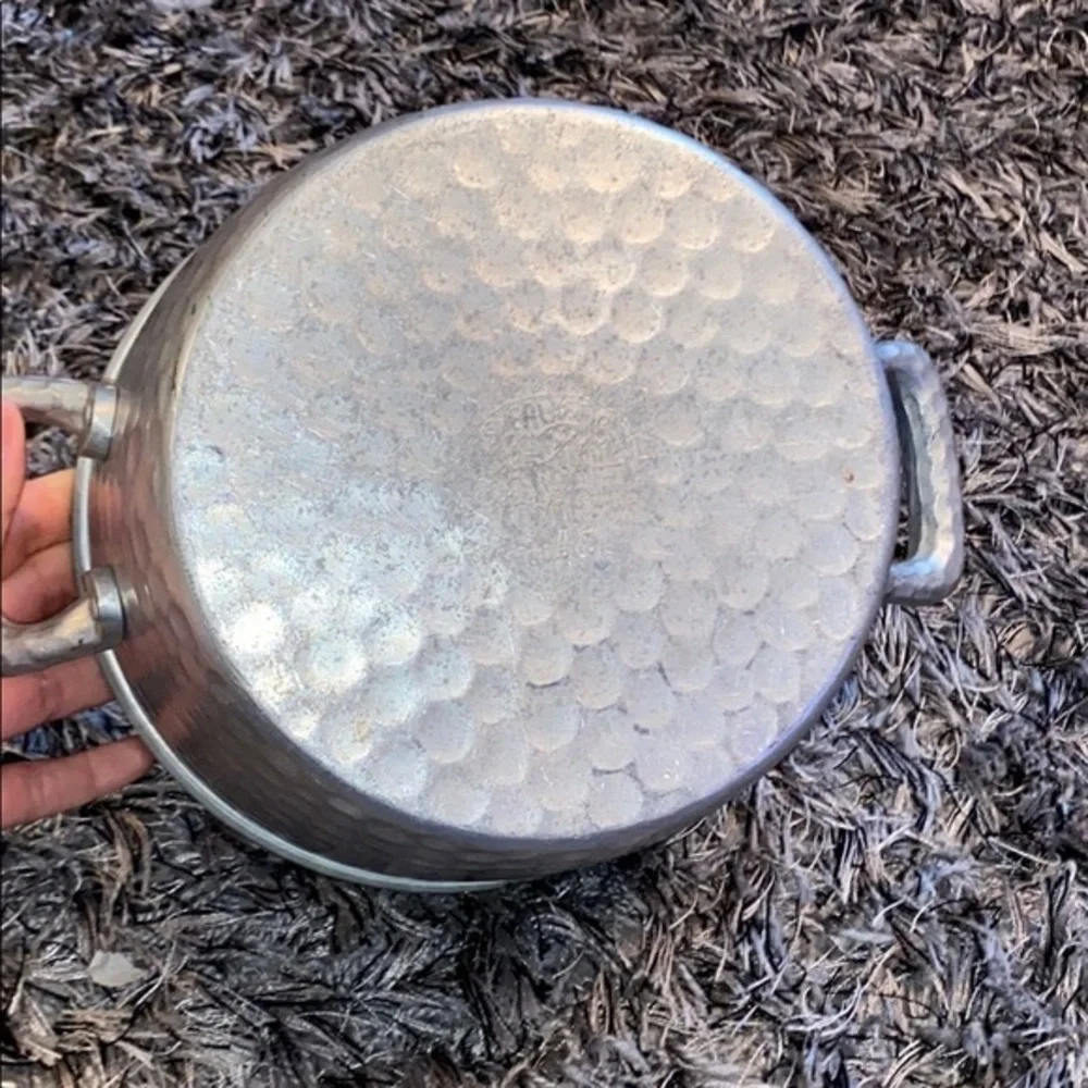 Vintage pounded aluminum ice bucket Everlast 5001.